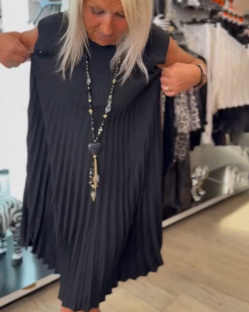 Pleated elegance – the dress that goes with you