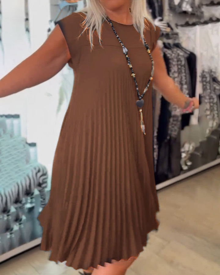 Pleated elegance – the dress that goes with you