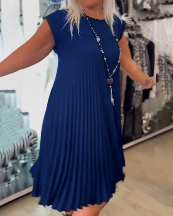 Pleated elegance – the dress that goes with you