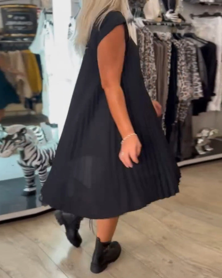 Pleated elegance – the dress that goes with you