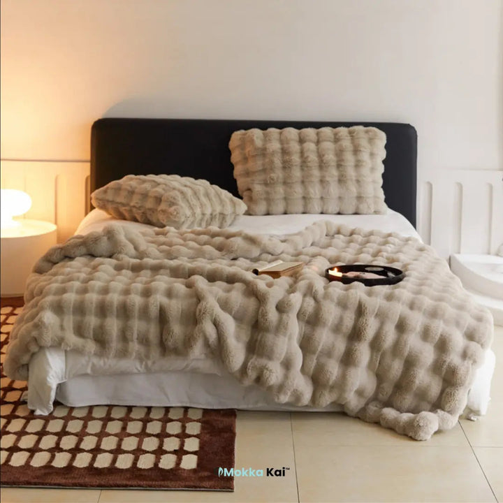 Fluffy Luxe Tuscany cozy: warm and extra thick winter blanket for bed and couch!